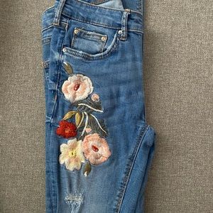 zara jeans with flower size 4